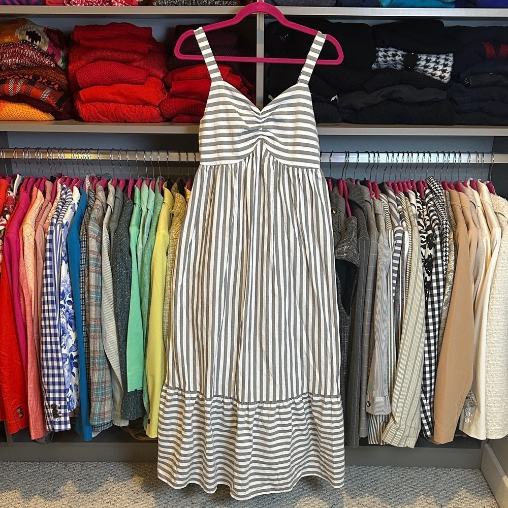 Unbranded white/gray striped sleeveless smocked midi dress size XS